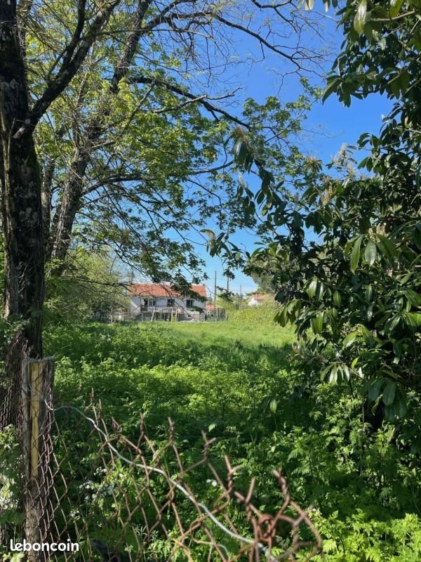 Terrain 1 169 m² Parthenay · 25 000 €