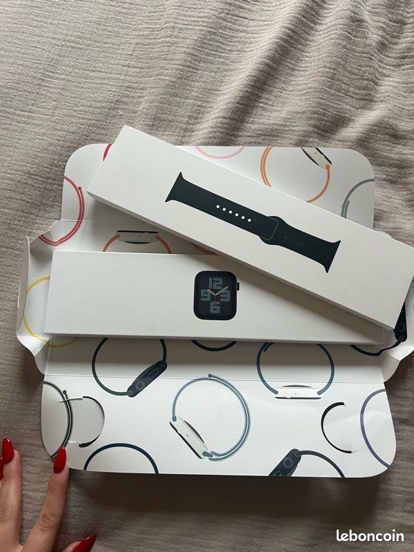 Apple Watch SE (image 2)