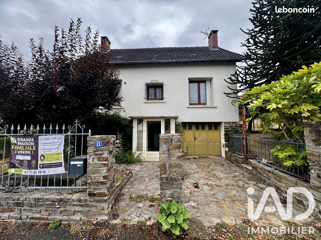 Maison 11 pièces 165 m² · à Saint-Yrieix-la-Perche · 165 m² · 166 000 €