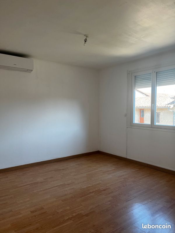 Appartement 3 pièces 92 m² · à Beaumont-de-Lomagne · 92 m² · 600 €