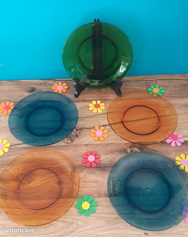 Lot De 8 Assiettes Plates Vereco Duralex - Couleurs Verte, Bleu Et Ambre - Vintage
