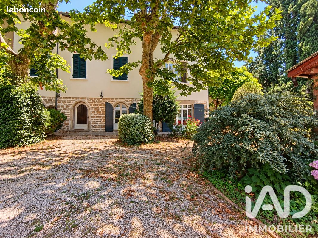 Maison 10 pièces 253 m² · à Belleville-en-Beaujolais · 253 m² · 446 500 €