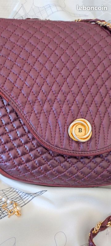 Sac à Main BALLY Vintage - Cuir Bordeaux, Porté épaule Ou Bandoulière, Occasion En Bon état