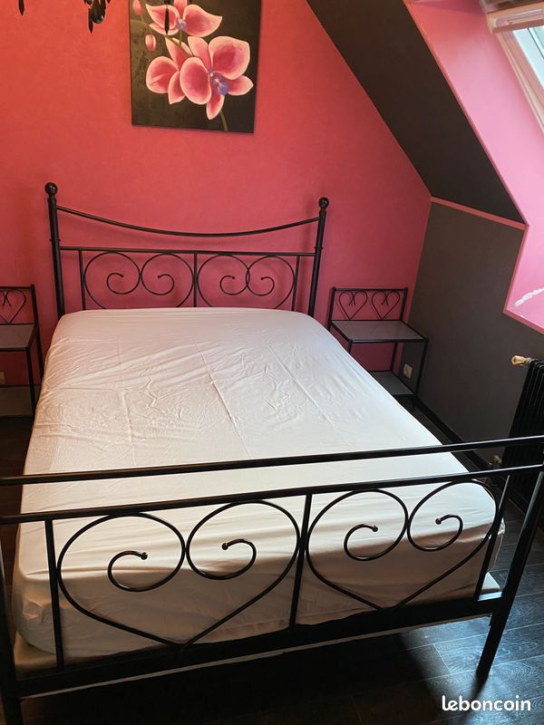 Lit et tables de chevet (image 1)