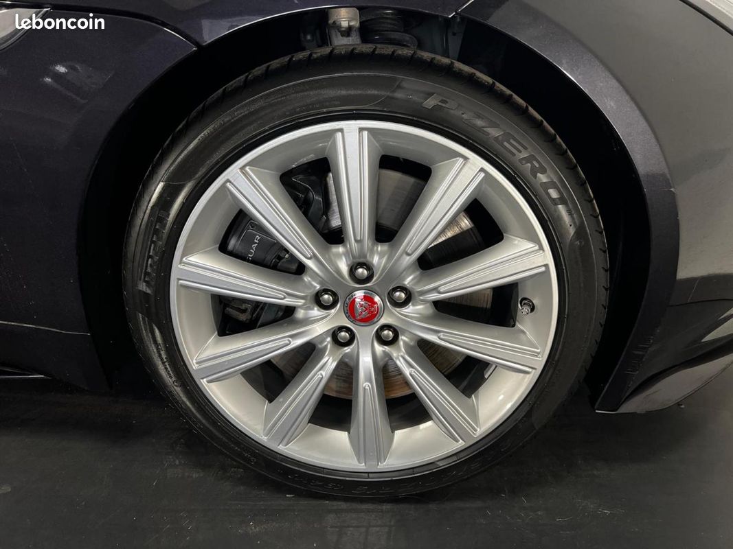 JAGUAR F.TYPE Coupé 3.0 V6 S 380ch - 1°main - 22000km - Peinture spéciale (reflet violet) - Suivi Jaguar (image 26)