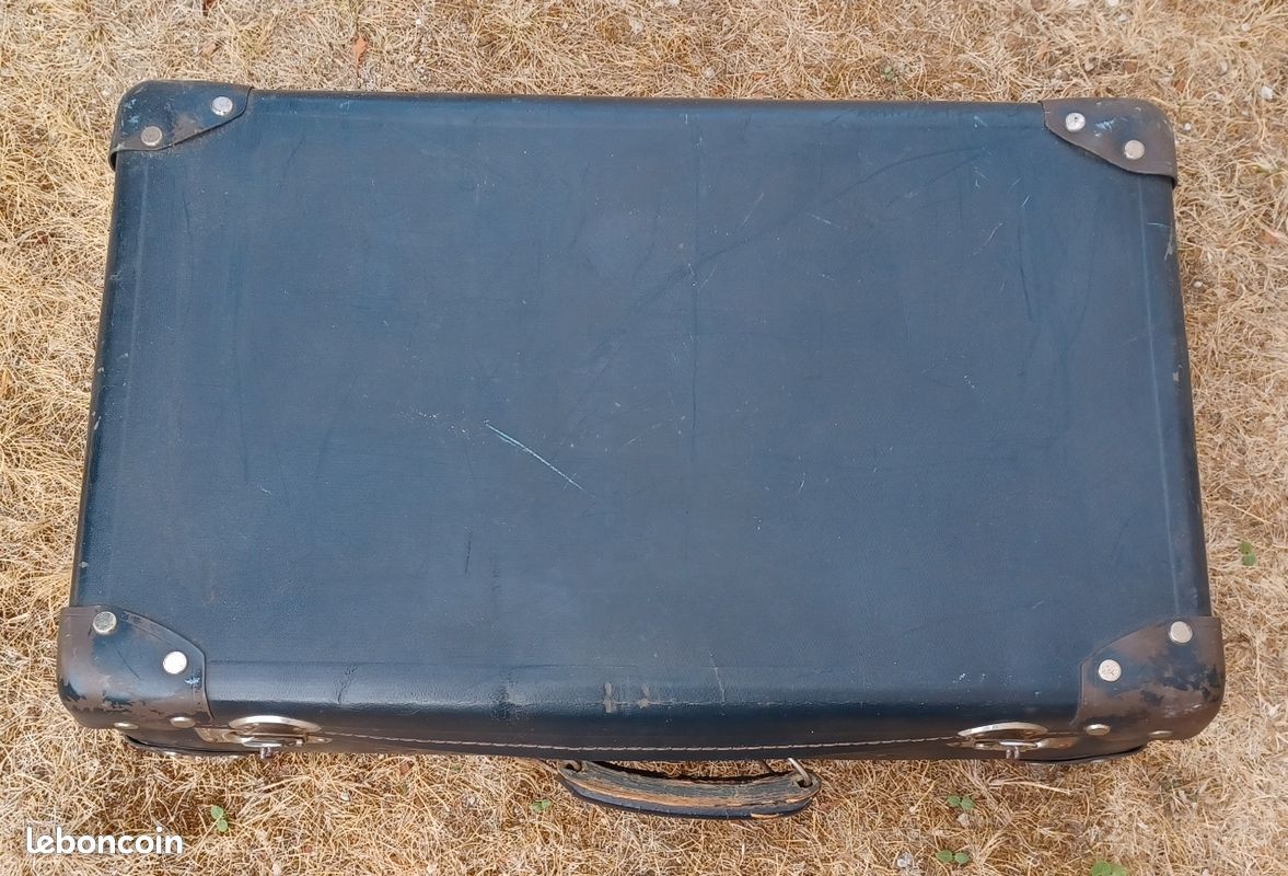 VALiSE EN CARTON NOiRE ViNTAGE (image 1)
