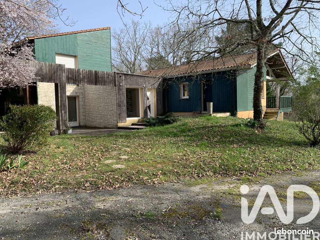 Maison 7 pièces 211 m² · à Bourgnac · 211 m² · 375 000 €