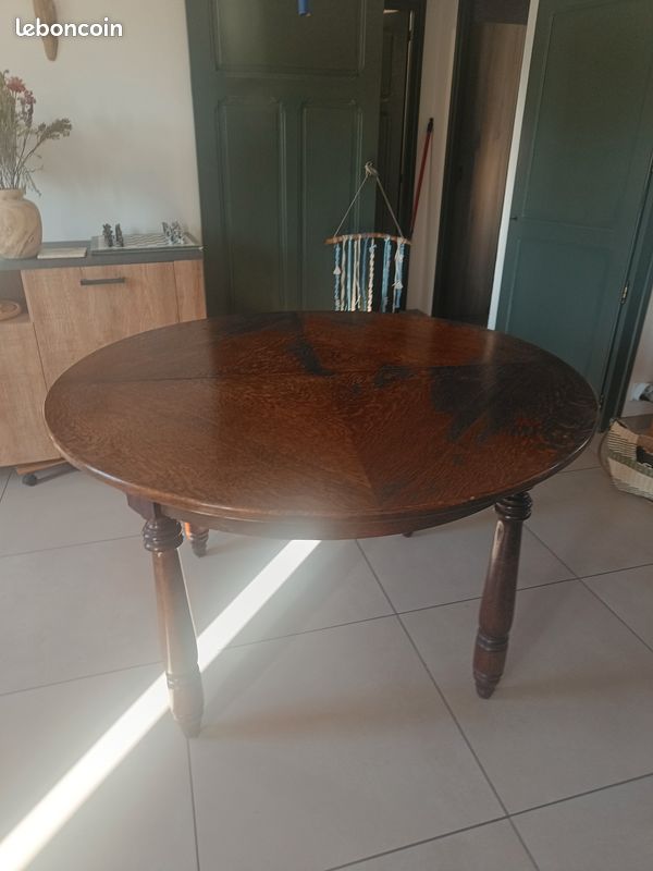 Table ronde en bois avec 2 rallonges – Très bon état (image 1)