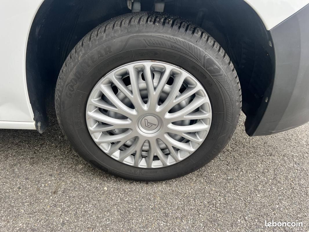 Peugeot Partner 1.5 BlueHDi BVM6 100CV PREMIUM STANDARD Garantie Nationale 12 Mois (image 19)