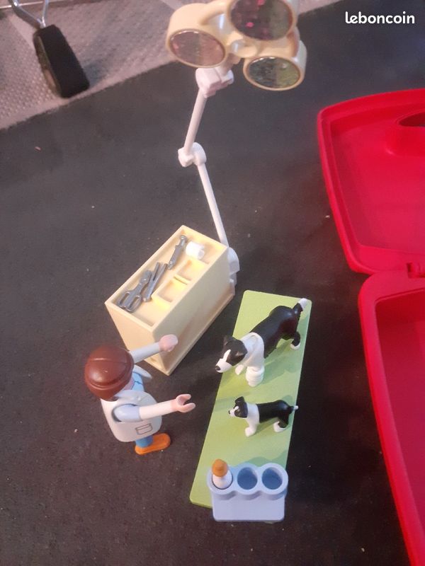 Boîte vétérinaire playmobil (image 1)