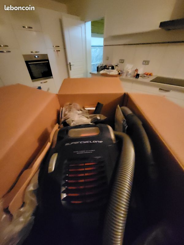 Aspirateur Tornado sans sac Électroménager