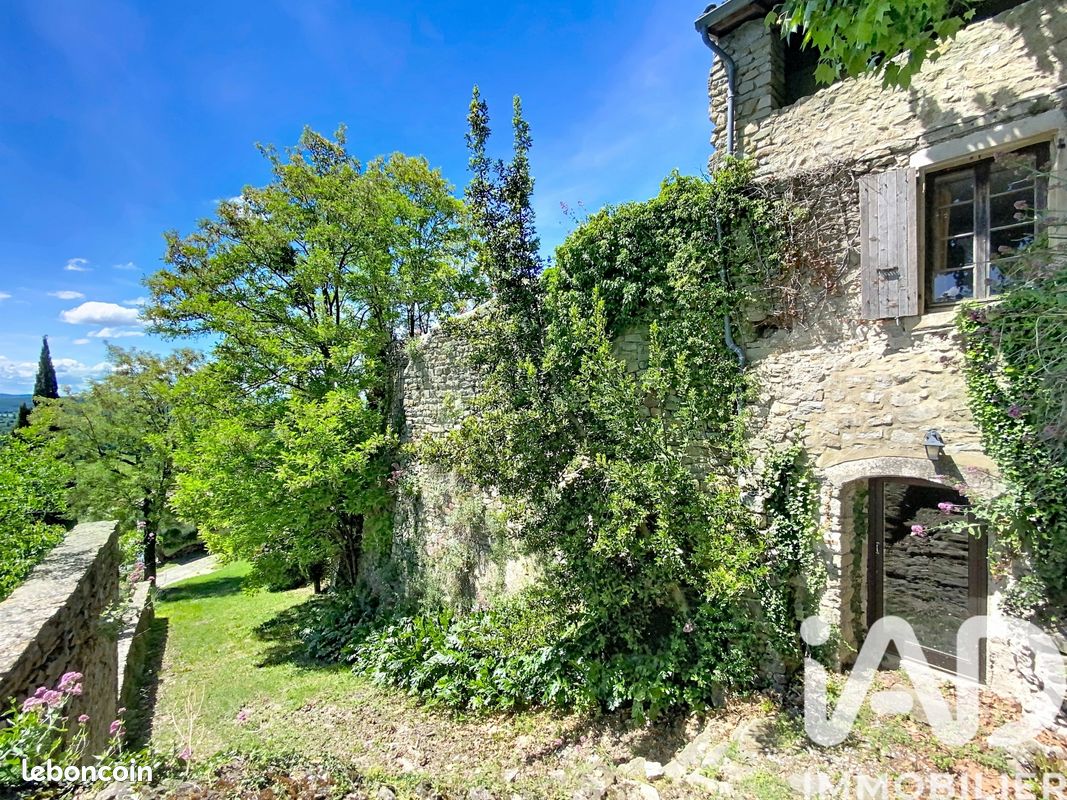 Local commercial 275 m² · à La Bégude-de-Mazenc · 275 m² · 270 000 €