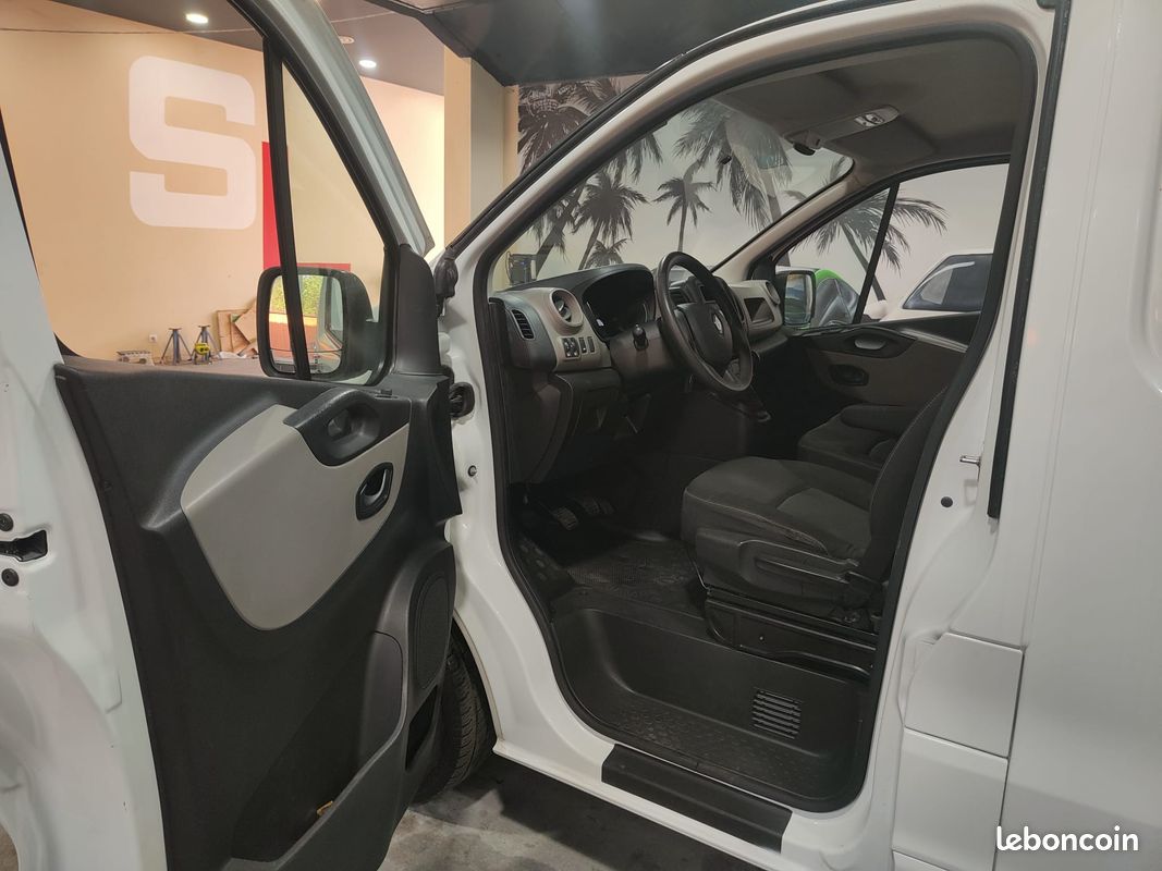 Renault Trafic III Fourgon L1H1 1.6 dCi 90ch Stop&Start Confort - ENTIEREMENT REPEINT (image 4)