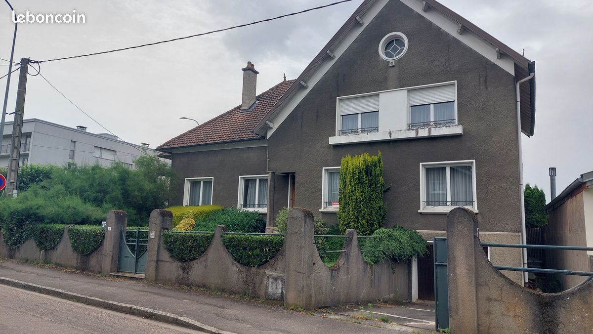 Maison 8 pièces 191 m² · à Charmes · 191 m² · 195 000 €