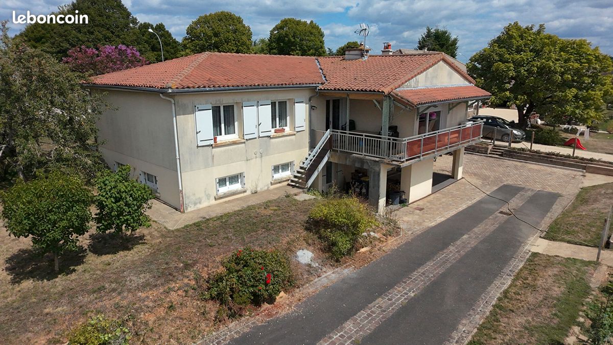 Maison 6 pièces 159 m² · à Saint-Pierre-d'Exideuil · 159 m² · 165 000 €