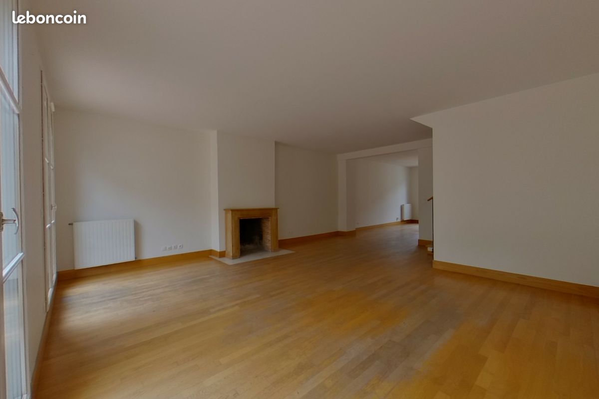 Maison 7 pièces 156 m² · à Saint-Germain-en-Laye · 156 m² · 2 800 €