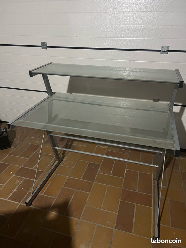 Bureau (image 1)