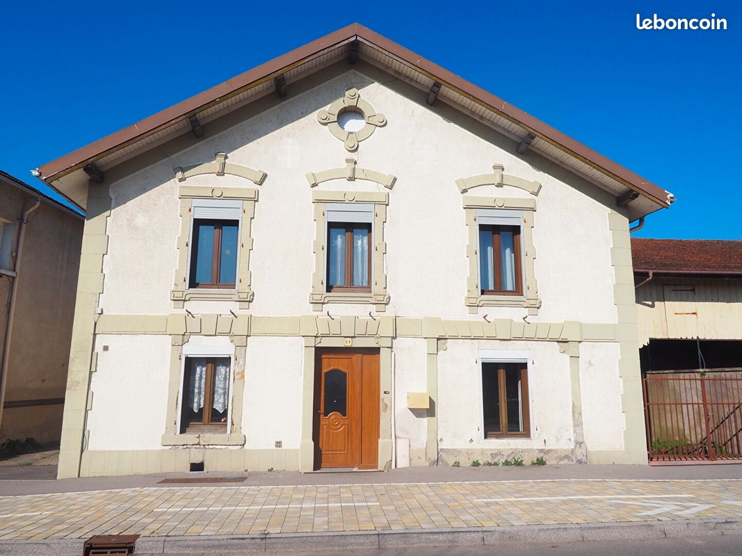 Maison 5 pièces 120 m² · à Charmes · 120 m² · 82 000 €