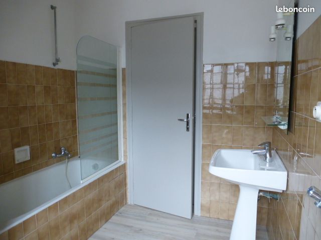 T3 mansardé rue Louis Barthou Oloron Ste Marie à louer - Oloron-Sainte-Marie 64400 (image 3)