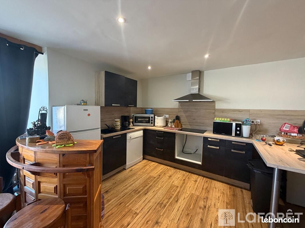 Appartement 3 pièces 77 m² · à Ruynes-en-Margeride · 77 m² · 121 000 €