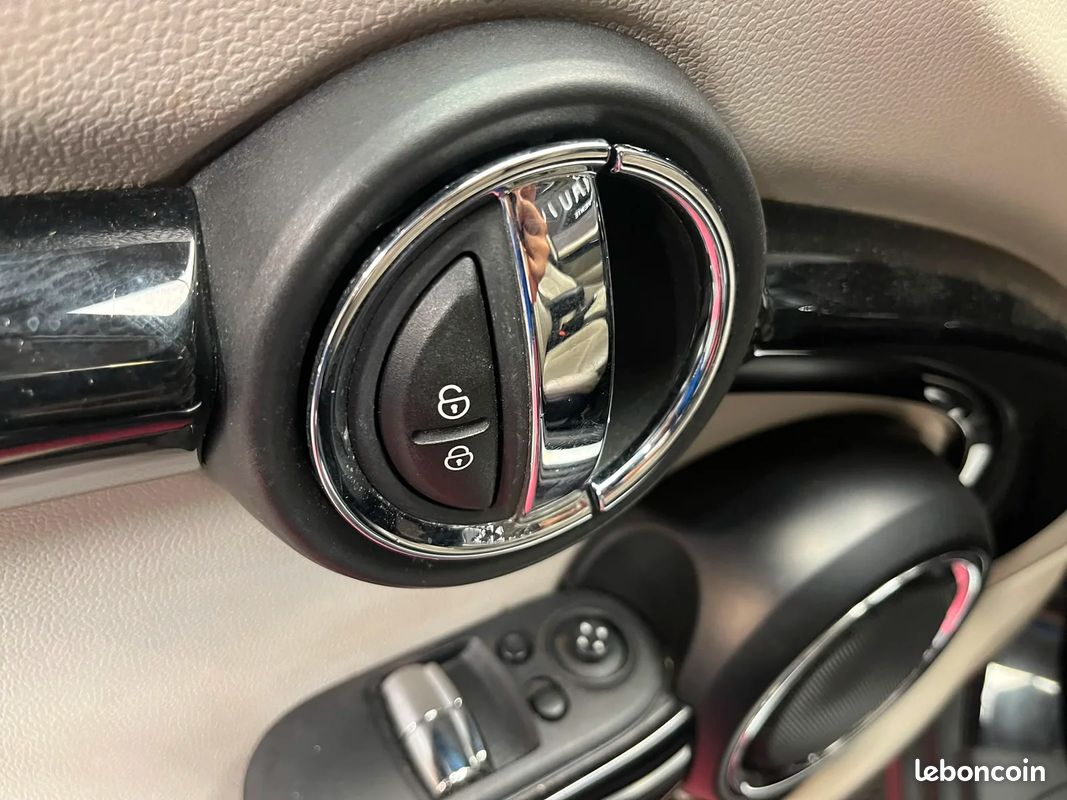 Mini MINI III Cooper D 1.5 116ch Pack Chili / Toit ouvrant / Sono Harman Kardon (image 18)