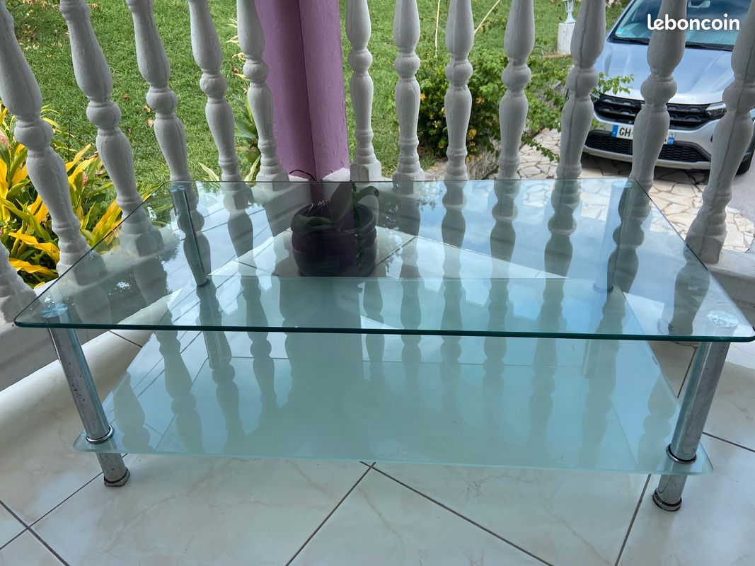 Table en verre (image 1)