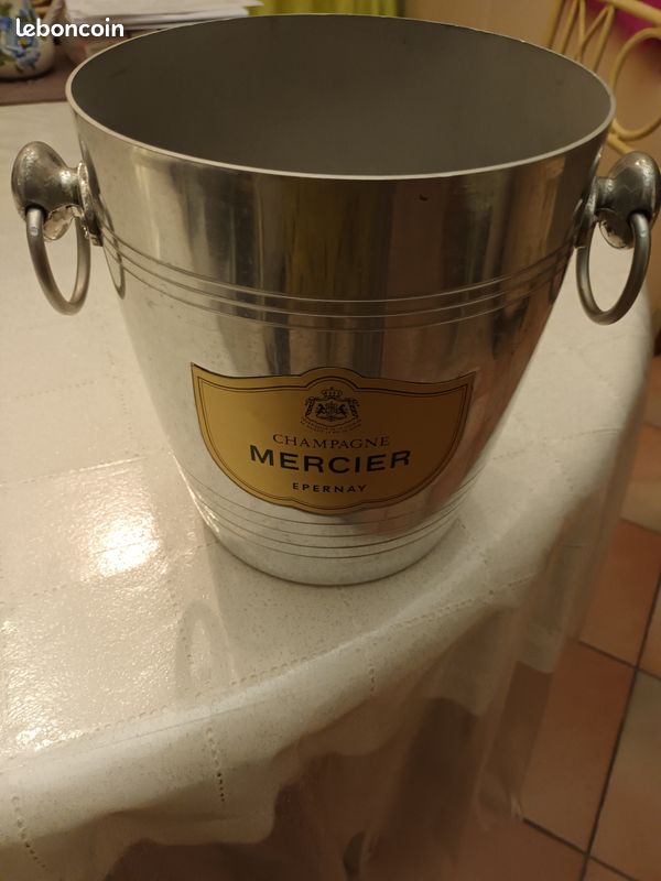 Seau à champagne Mercier en plastique transparent Modèle