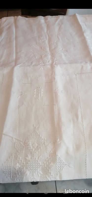 Vend très beau draps ancien ils sont énormément brodés (image 4)