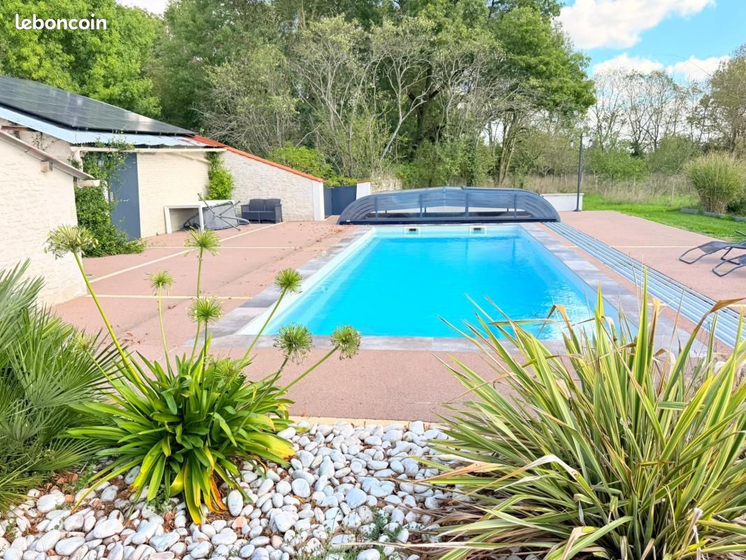 Maison 5 pièces 190 m² · à Genouillé · 190 m² · 297 500 €