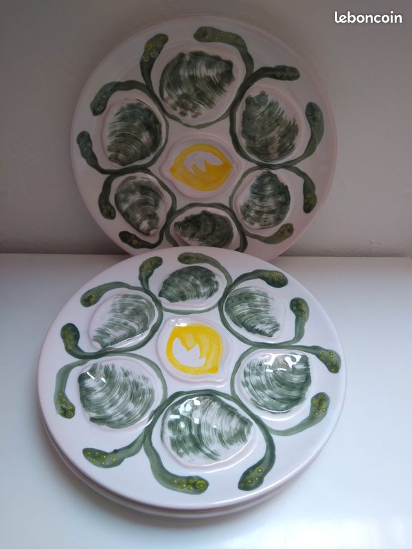 Assiette à huître Belon de la poterie de Pornic de The Moderns Moderns
