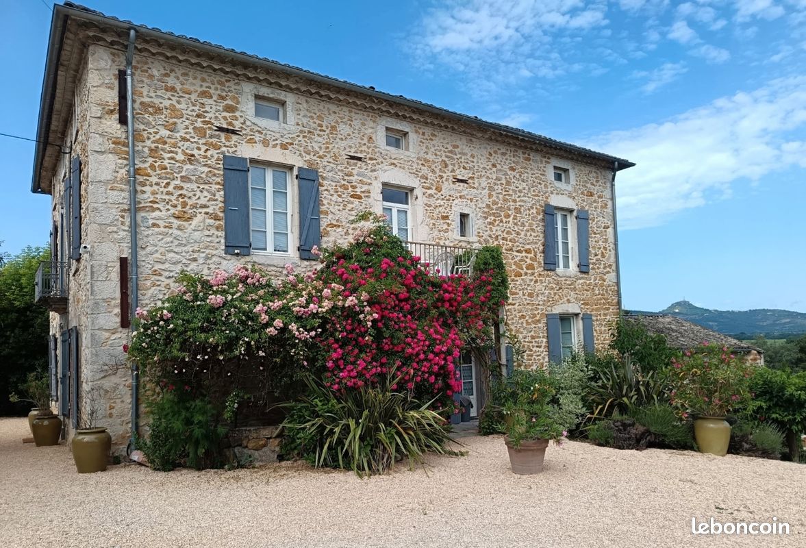 Maison 10 pièces 550 m² · à Vallon-Pont-d'Arc · 550 m² · 750 000 €