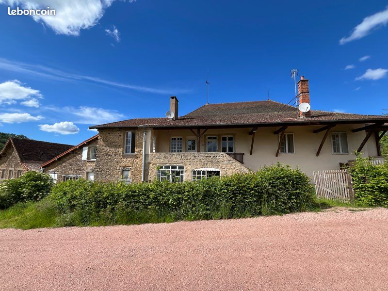 Maison 4 pièces 145 m² · à La Vineuse sur Fregande · 145 m² · 840 €/mois