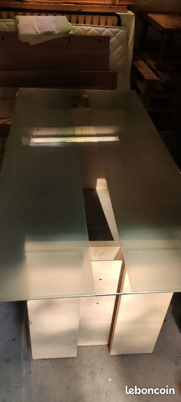 Table en verre (image 1)