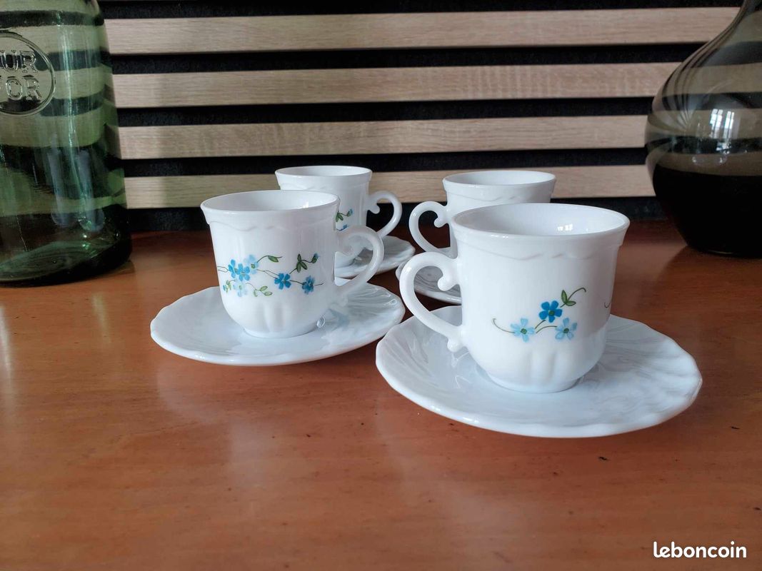Ensemble de 4 tasses à café et soucoupes, VERONICA MYOSOTIS, vintage (image 1)