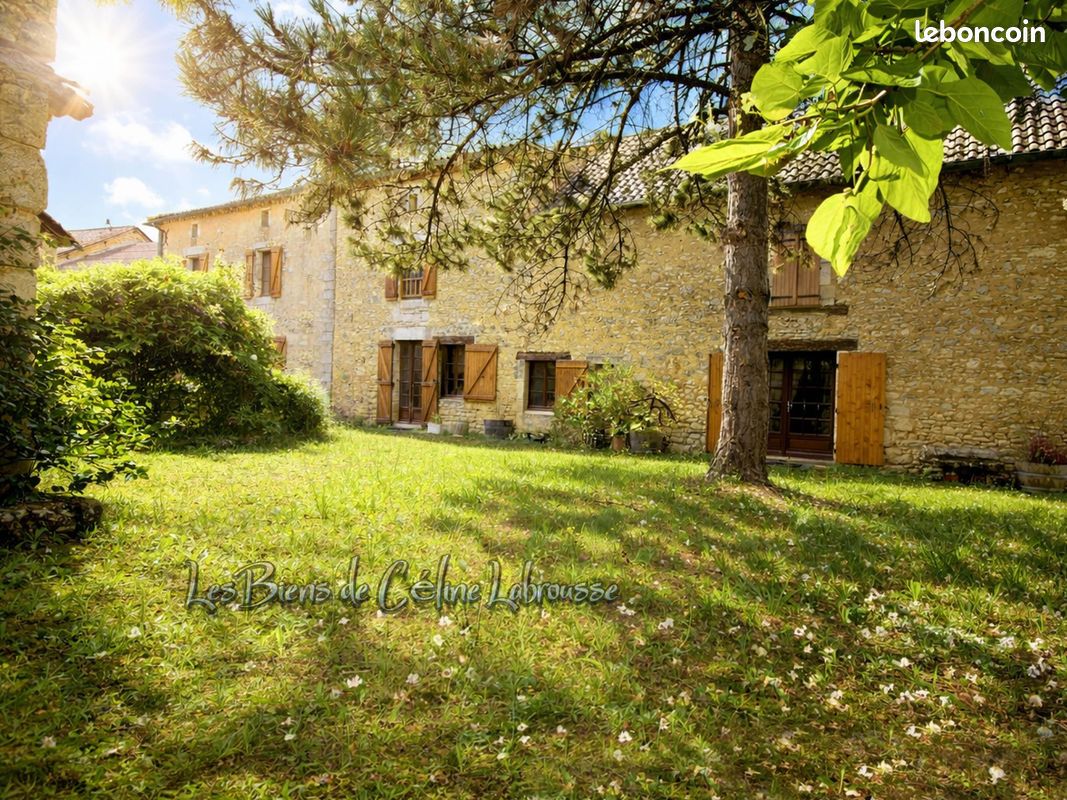 Maison 6 pièces 200 m² · à Négrondes · 200 m² · 140 000 €