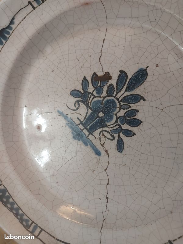 3 plats très anciens en faience dite Cul noir Forges les eaux vendus en l'état (image 9)