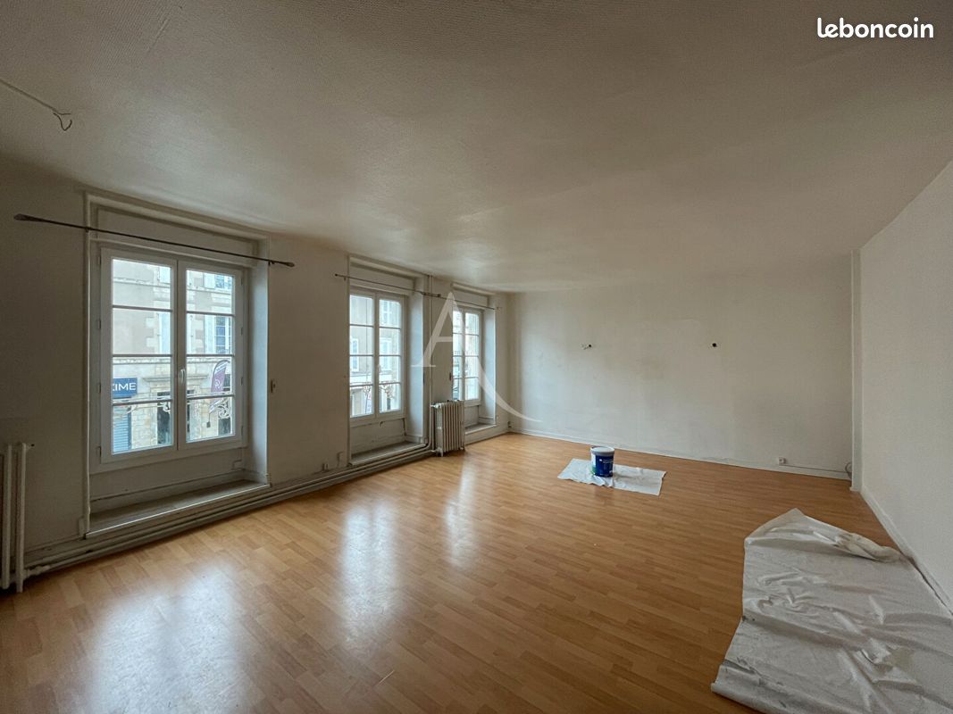 Appartement 4 pièces 147 m² · à Fontenay-le-Comte · 147 m² · 880 €/mois