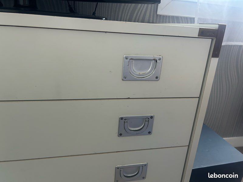 Lot de meubles / Commode / chevet – Bon état (image 2)