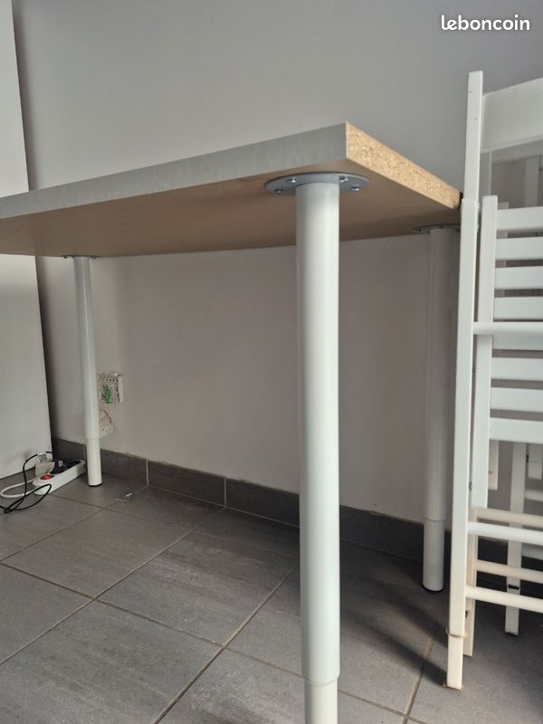 Table (image 3)