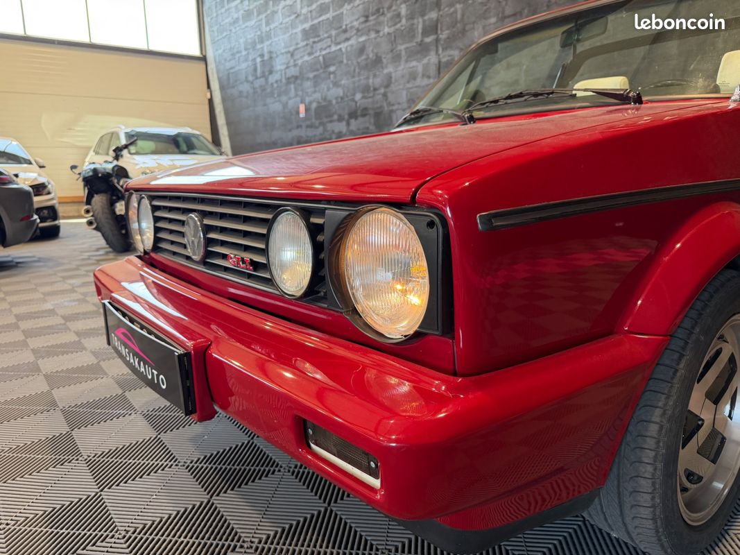VOLKSWAGEN GOLF CABRIOLET 1.8 90ch - MOTEUR REFAIT 5000KMS - CAPOTE NEUVE - PEINTURE NEUVE - DOSSIER PHOTO RESTAURATION... (image 7)