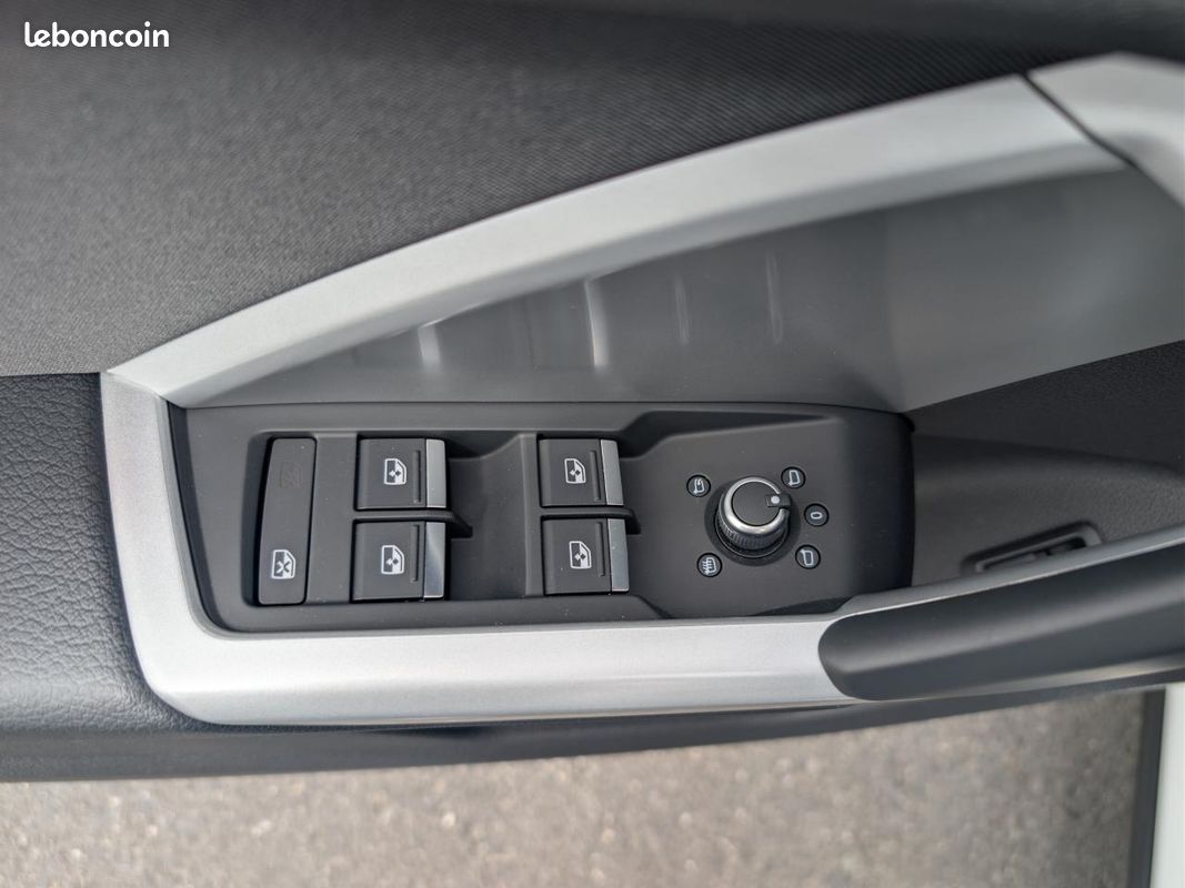 AUDI Q3 Sportback 35 TDI 150 ch Design S-tronic 7 (image 22)