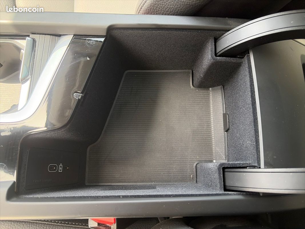 VOLVO XC60 T6 Recharge AWD 253 ch + 145 ch Geartronic 8 Inscription Business (image 17)