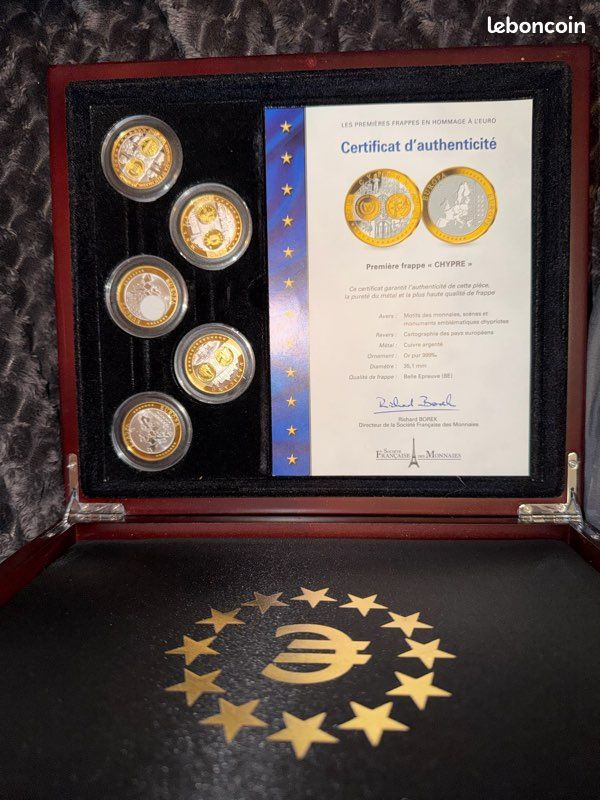 Cravate Jos. A. Bank 100% Soie - Motif Cercles - 56 Pouces - Occasion Avec Légère Usure