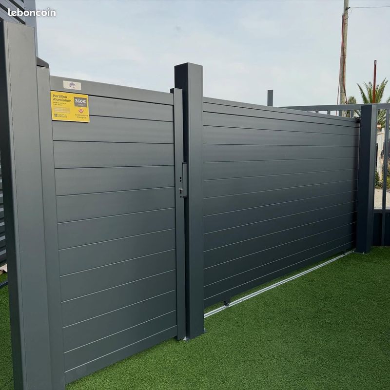 Portail Aluminium Lames Ajourées (image 1)
