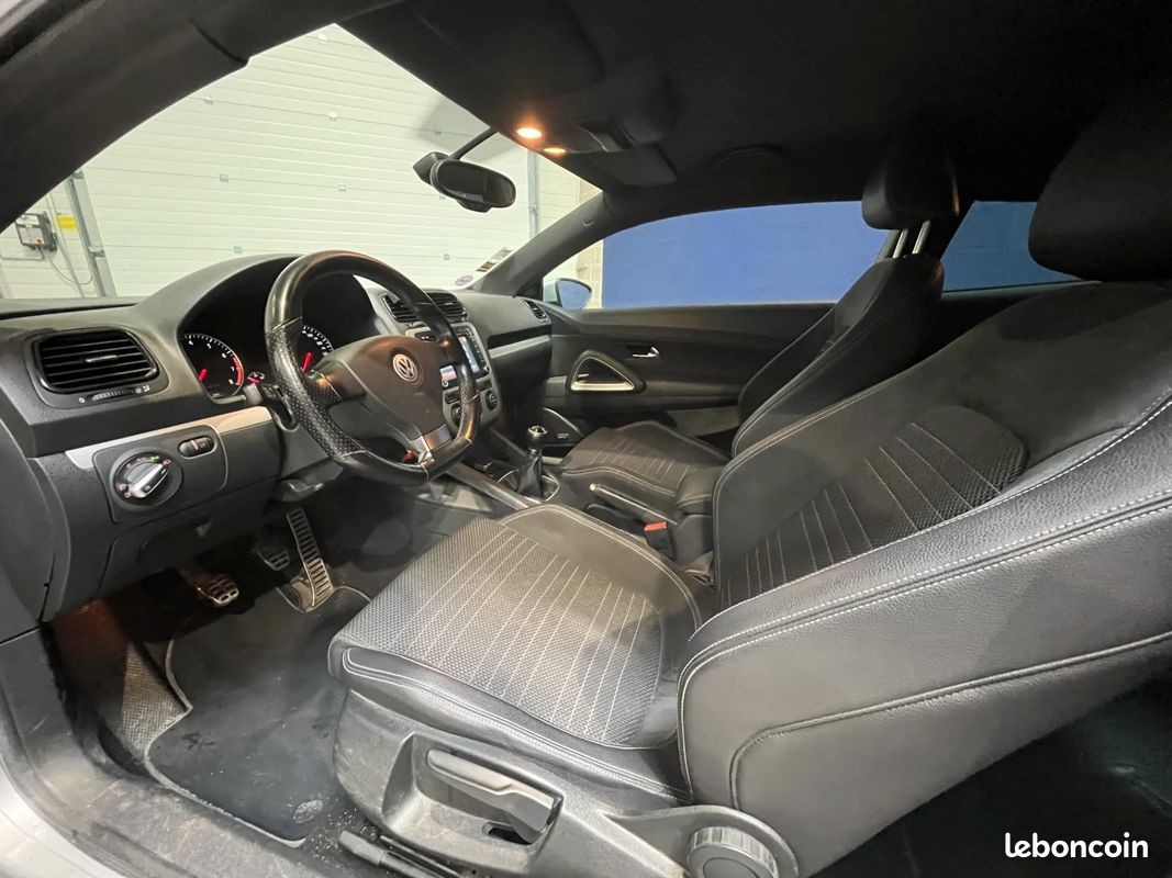 VOLKSWAGEN Scirocco 1.4 TSI 160ch Sportline - 2009 - DYNAUDIO - Projecteur Bi-Xenon (image 10)