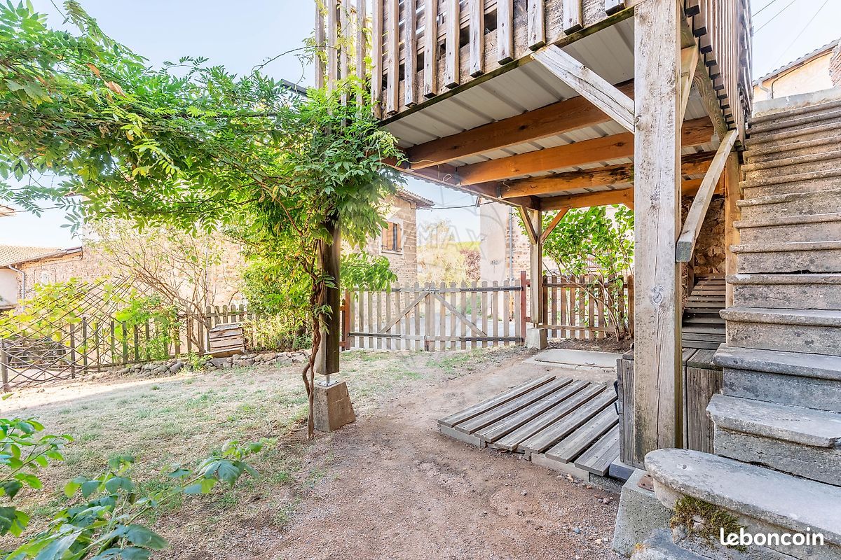Maison 4 pièces 108 m² · à Vaux-en-Beaujolais · 108 m² · 240 000 €