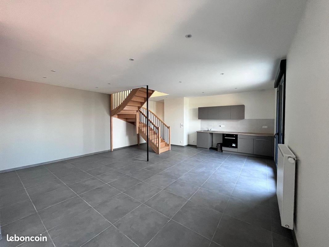Appartement 3 pièces 77 m² · à Saint-Maurice-en-Gourgois · 77 m² · 808 €