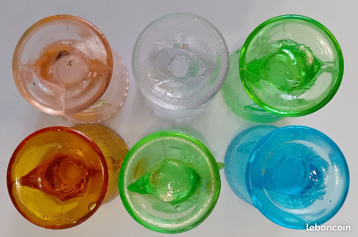 Coquetiers Poules en verre colorés, bords en triangles vifs.Vintage (image 3)