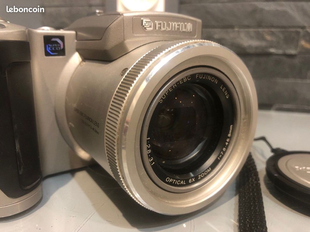 Appareil Photo Compact Fujifilm Finepix 4900 – Argentique / Numérique, Bon état