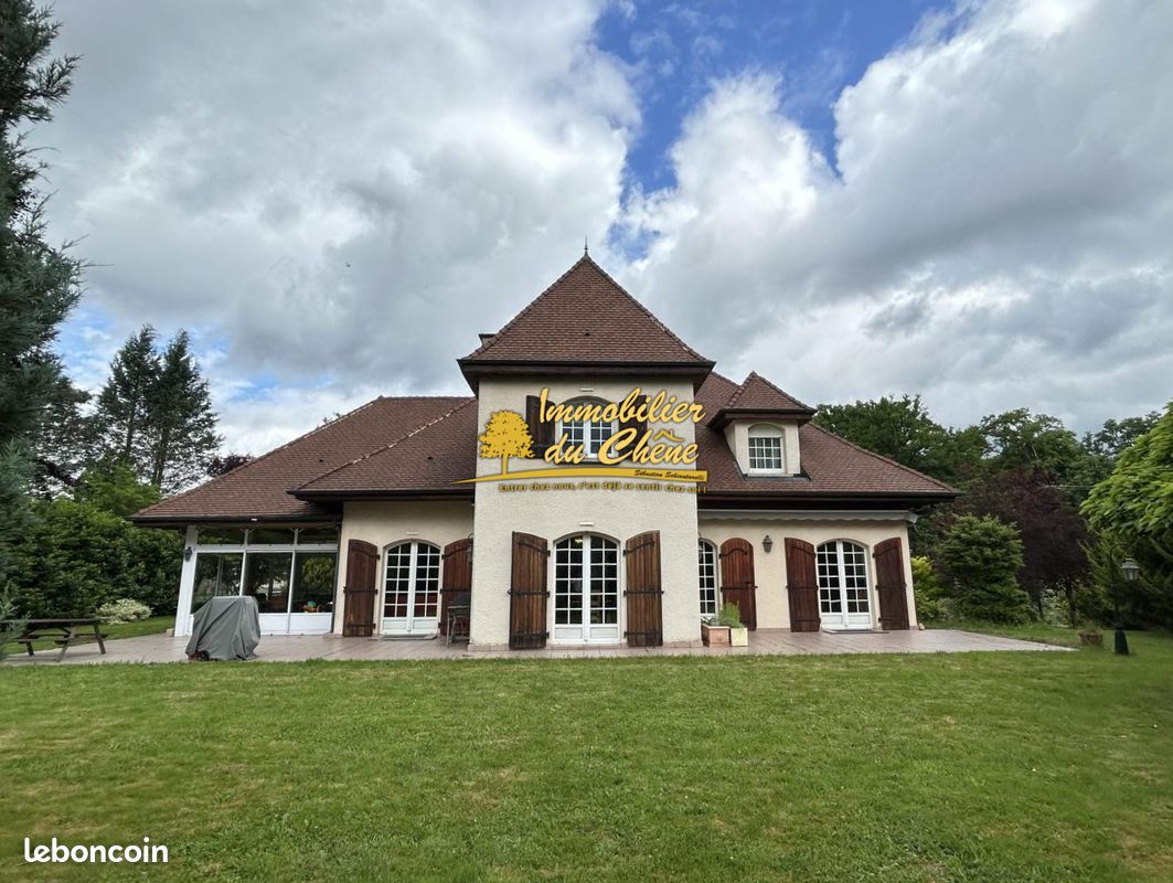 Maison 8 pièces 257 m² · à Roye · 257 m² · 435 750 €